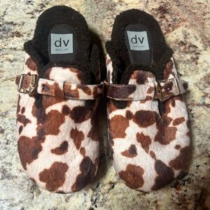 NEW Dolce Vita Women’s 7 Brown Cowprint  Slip-Ons Slippers Clogs Indoor/Outdoor
